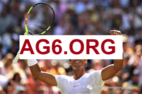 一场伤俩！布克右脚踝严重扭伤 被队友搀扶回了更衣室！